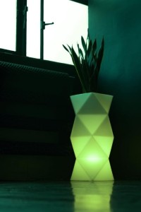 Podświetlana designerska donica Monumo Asti Light żarówka RGB H:78