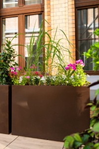 Podłużna prostokątna Donica Monumo Longerino Corten Effect z wewnętrzną półką H:70