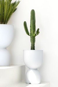 Donica Kielich 50 cm do salonu biała z wewnętrzną półką Monumo 