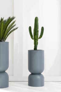 Donica Perfetto 65 cm do ogrodu szara z wewnętrzną półką Monumo