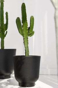 Donica do salonu Stevio 36 cm czarna Monumo z wewnętrzną półką