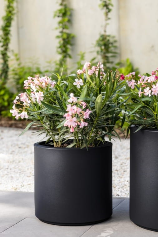 Okrągła Duża donica Monumo Cavo czarna z wyjmowanym wkładem  H:40