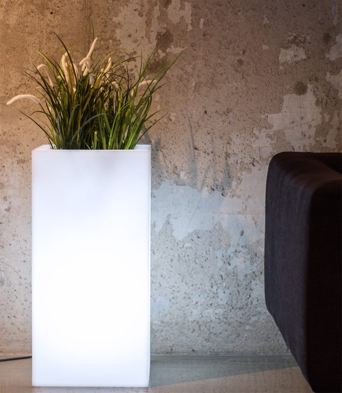 Donica LED podświetlana wysoka ogrodowa 70 cm barwa zimna | Tower Pot z półką | Monumo