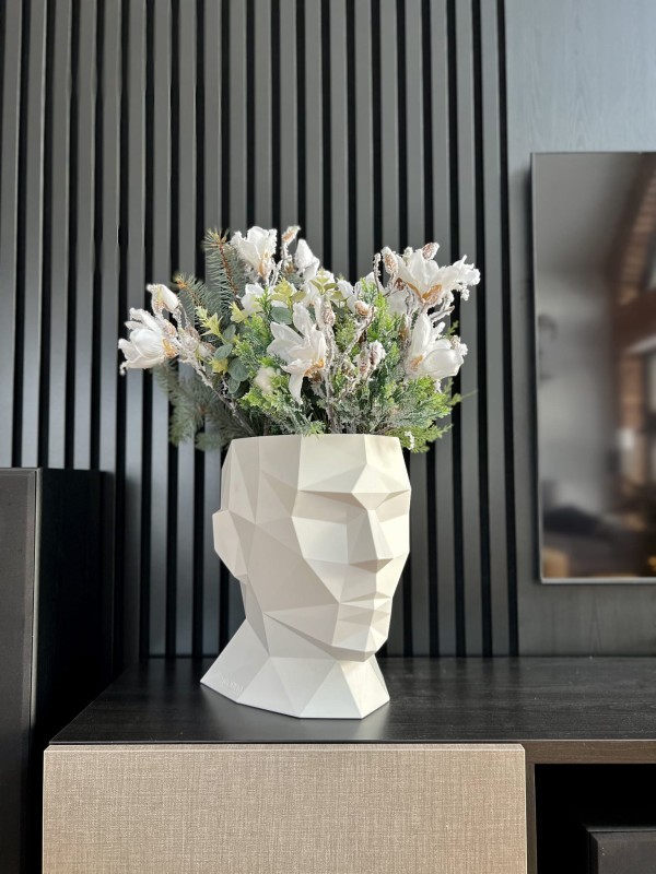 Dekoracyjna donica głowa 40 cm biała | Adonis z półką | Monumo