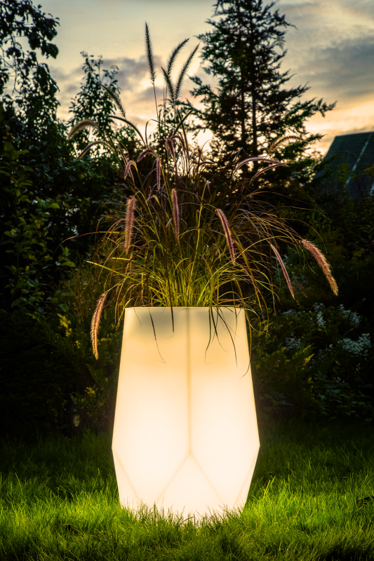 Podświetlana donica LED tarasowa geometryczna 71 cm – barwa ciepła | Bari light | Monumo