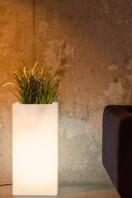 Donica LED podświetlana wysoka ogrodowa 70 cm barwa ciepła | Tower Pot z półką | Monumo