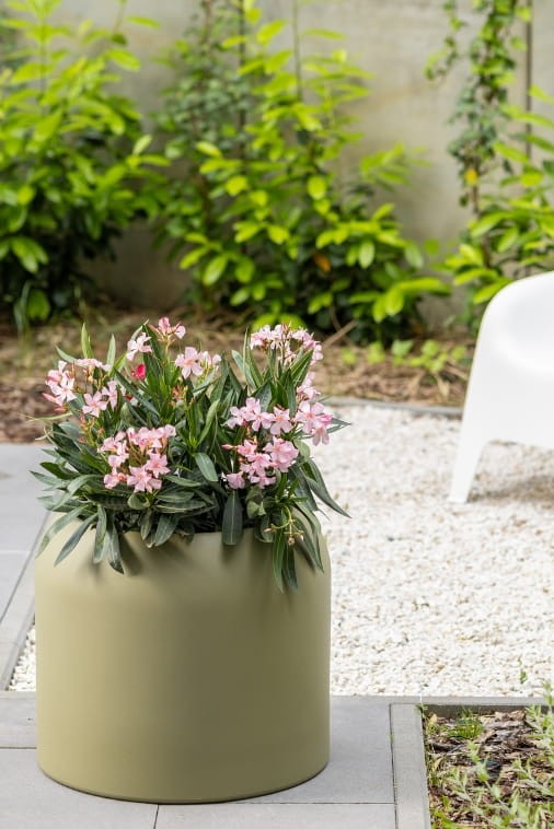 Duża donica okrągła na taras Ambienti 46 cm z wkładem oliwkowa | Monumo