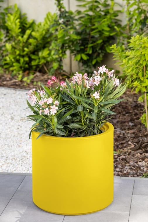 Duża donica okrągła na taras Cavo 50 cm żółta pełna | Monumo