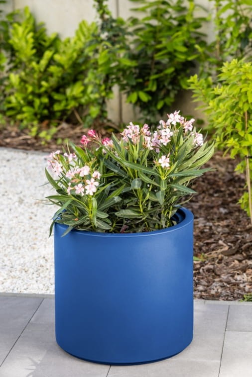 Duża donica okrągła na taras Cavo 50 cm niebieska pełna | Monumo