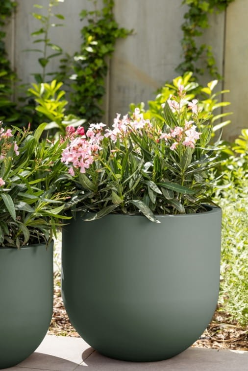 Donica okrągła na taras Primo 50 cm butelkowa zieleń z wkładem | Monumo