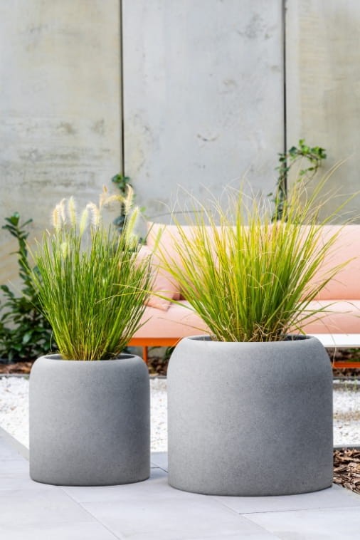 Zestaw okrągłych donic ogrodowych 39 i 46 cm w kolorze efekt kamienia | Ambienti pełna | Monumo