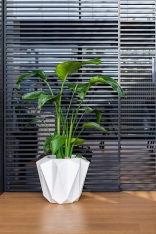 Nowoczesna donica ogrodowa na taras 38 cm biała | Plaro pełna | Monumo