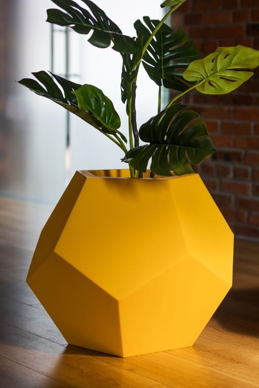 Donica geometryczna ogrodowa 53 cm żółta | Alma z półką | Monumo