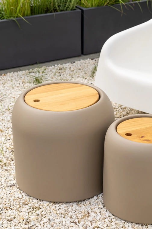 Duży okrągły stolik beżowy 46h ze schowkiem Monumo Ambienti 