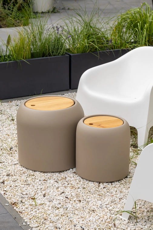 Zestaw okrągłych stolików Monumo Ambienti beżowy z drewnianym blatem