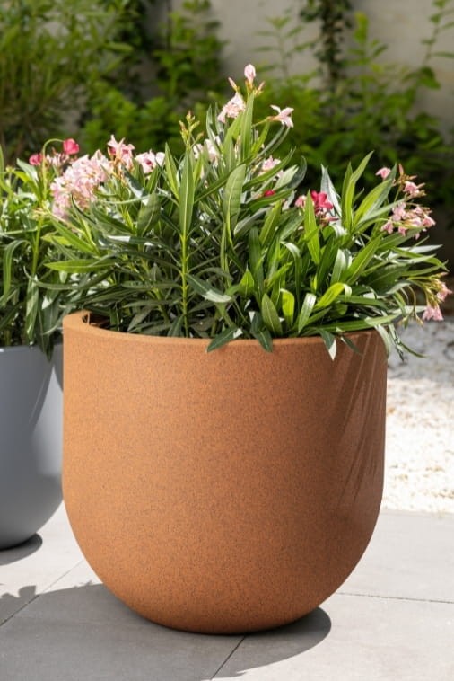 Donica okrągła na taras Primo 50 cm efekt rdzy z wkładem | Monumo