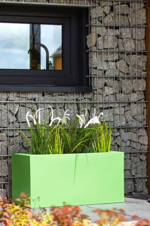 Prostokątna długa donica na taras Lungo z półką 75 cm (75x35x38) limonkowa | Monumo