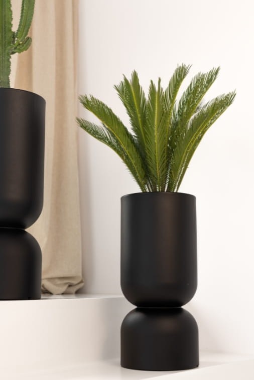 Donica do salonu Perfetto 65 cm czarna kielich z półką Monumo