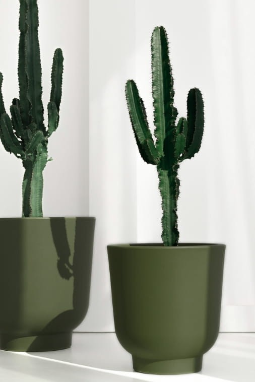 Donica do salonu okrągła 36 cm butelkowa zieleń | Stevio z półką | Monumo