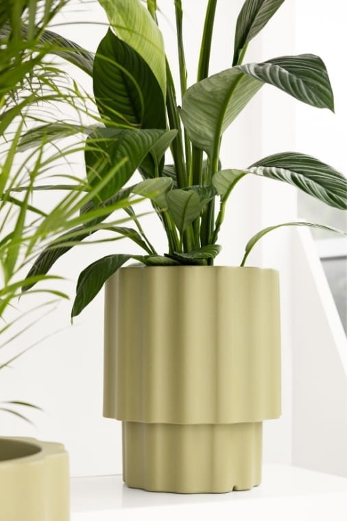 Donica ryflowana ogrodowa 45 cm oliwkowa | Ribbo z półką | Monumo