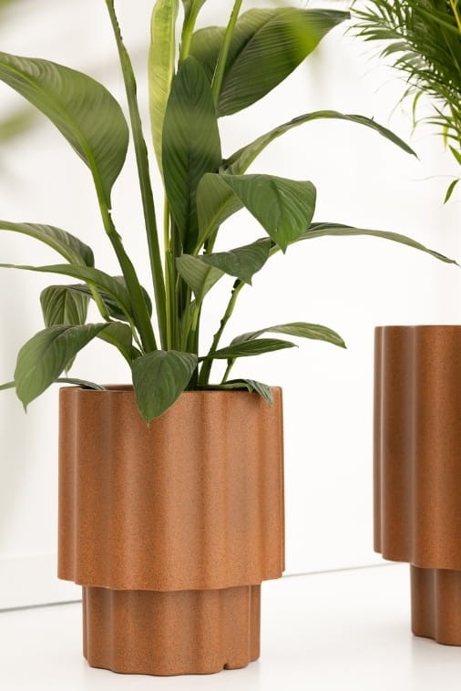 Donica ryflowana ogrodowa 45 cm efekt stalowej rdzy | Ribbo z półką | Monumo