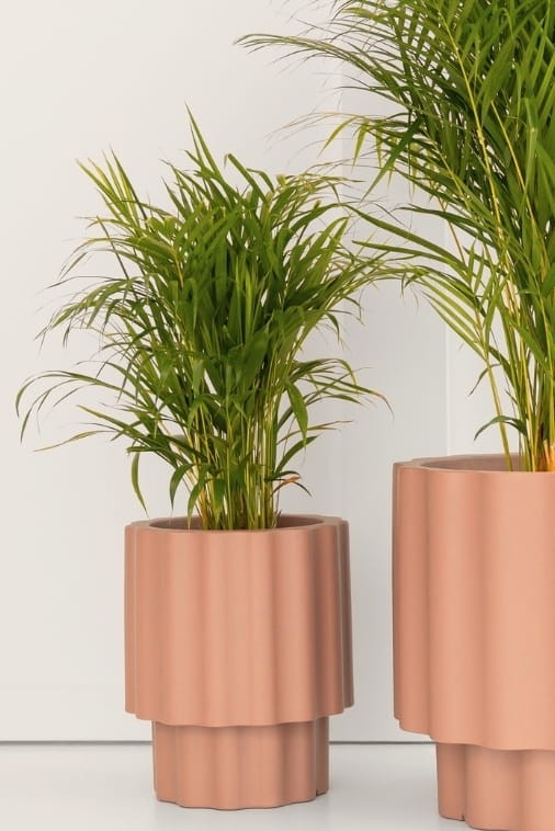 Donica ryflowana ogrodowa 45 cm brzoskwiniowa | Ribbo z półką | Monumo