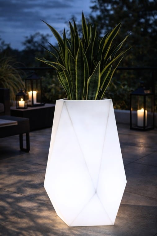Wysoka podświetlana donica LED ogrodowa 80 cm – barwa zimna | Volcano light | Monumo