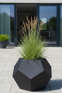 Donica geometryczna ogrodowa 53 cm czarna | Alma z półką | Monumo