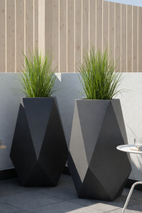 Zestaw 2 wysokich donic ogrodowych 80 cm antracytowych | Volcano z półką | Monumo