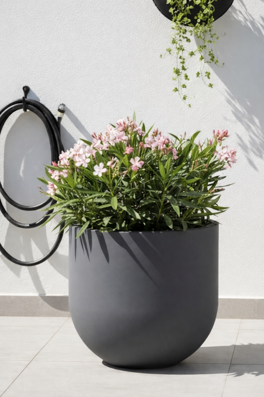 Duża donica okrągła na taras Primo 50 cm pełna antracytowa | Monumo