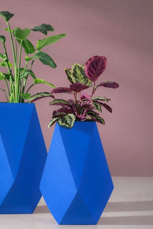 Donica ogrodowa nowoczesna 70 cm niebieska | Volcano z półką | Monumo