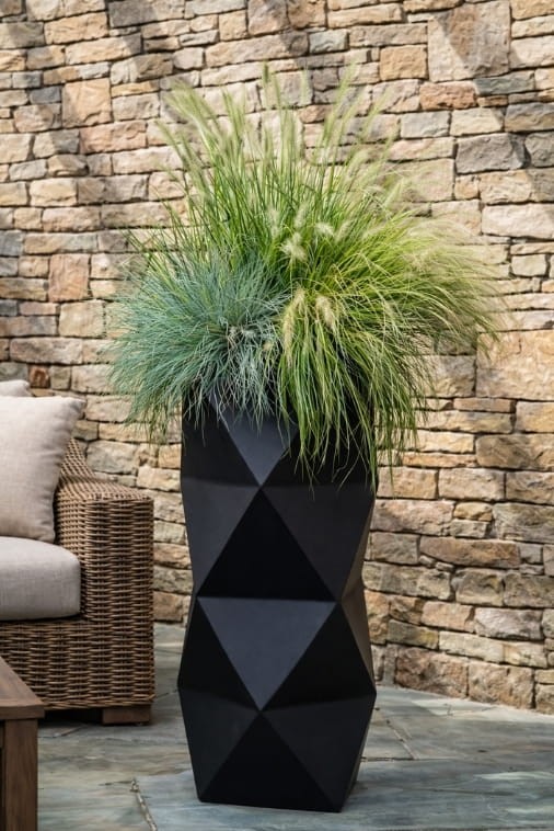Wysoka donica ogrodowa 78 cm czarna | Asti z półką | Monumo