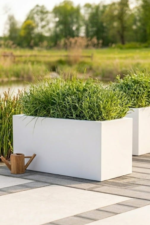 Prostokątna długa donica na taras Lungo z półką 75 cm (75x35x38) biała | Monumo