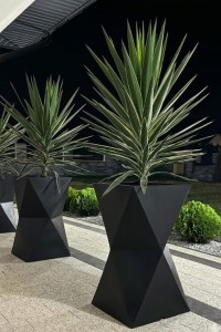 Wysoka donica na taras Valencia pełna 70 cm czarna | Monumo