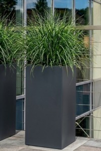 Wysoka prostokątna donica ogrodowa 70 cm (35x35x70) antracyt | Tower Pot pełna | Monumo 