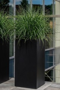 Wysoka prostokątna donica ogrodowa 70 cm (35x35x70) czarna | Tower Pot z półką | Monumo 