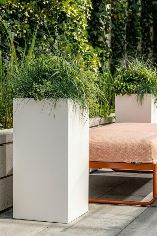Wysoka prostokątna donica ogrodowa 70 cm (35x35x70) biała | Tower Pot z półką | Monumo 