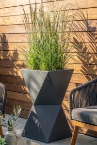 Wysoka donica na taras Valencia z półką 70 cm antracytowa | Monumo