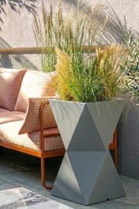 Wysoka donica na taras Valencia z półką 70 cm szara | Monumo