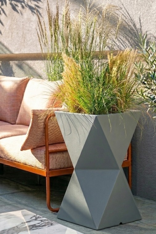 Wysoka donica na taras Valencia z półką 70 cm szara | Monumo