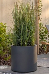 Duża donica okrągła na taras Cavo 50 cm antracytowa pełna | Monumo