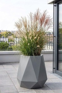 Nowoczesna geometryczna donica ogrodowa 54 cm szara | Flavi pełna | Monumo