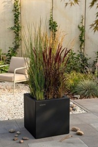 Donica kwadratowa na taras Pixel Pot z półką 40 cm (40x40x40) czarna | Monumo