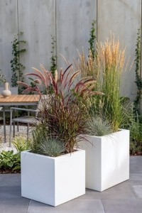 Zestaw 2 nowoczesnych donic kwadratowych 40 i 50 cm białych | Pixel Pot z półką | Monumo