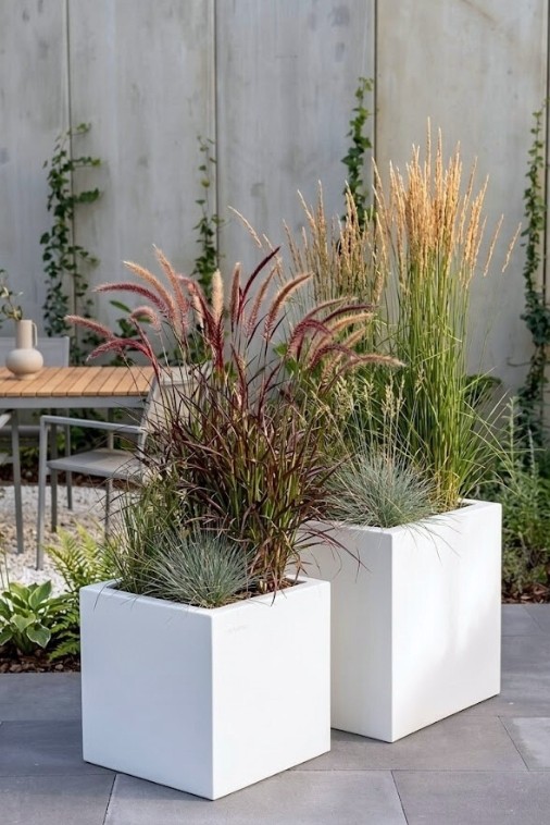 Zestaw 2 nowoczesnych donic kwadratowych 40 i 50 cm białych | Pixel Pot z półką | Monumo