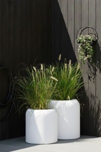 Zestaw okrągłych donic ogrodowych 39 i 46 cm białych | Ambienti pełna | Monumo