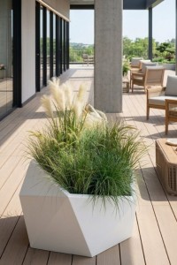 Nowoczesna donica ogrodowa asymetryczna 46 cm biała | Vesari pełna | Monumo