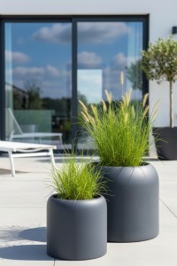 Zestaw okrągłych donic ogrodowych 39 i 46 cm antracytowych | Ambienti pełna | Monumo