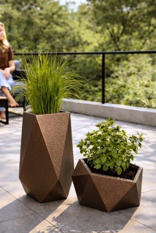 Zestaw 2 nowoczesnych donic na taras 80 i 46 cm – efekt corten | Volcano i Vesari z półką | Monumo