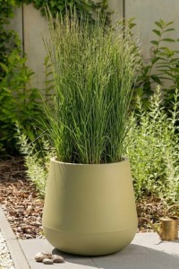 Duża donica ogrodowa okrągła 50 cm oliwkowa z wyjmowanym wkładem | Lago | Monumo